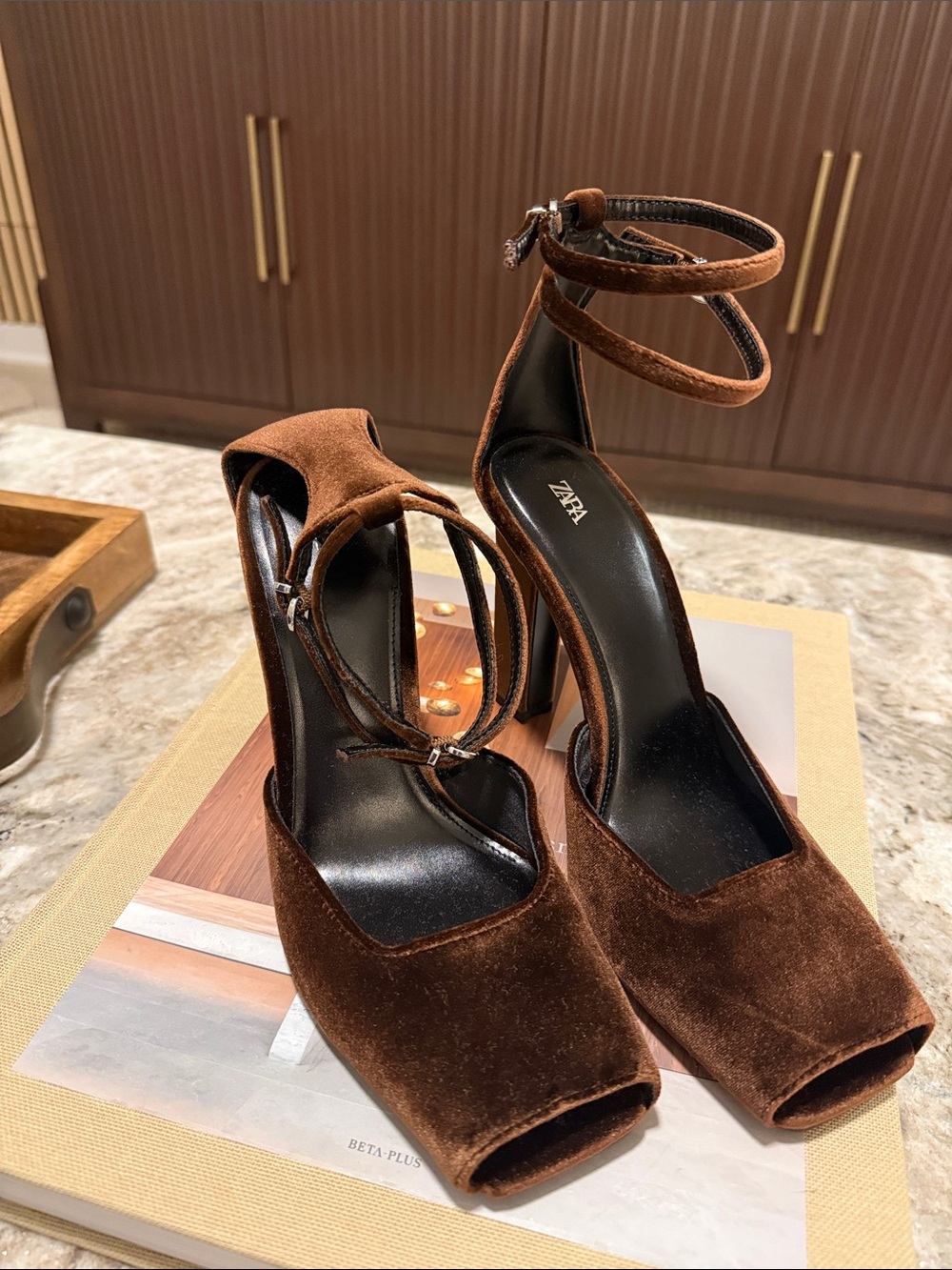 NWOT Zara heels size 40